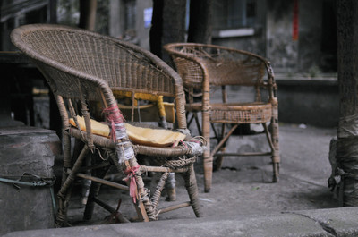 老人們擺龍門(mén)陣的藤椅